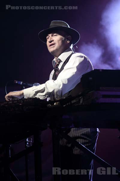 GOTAN PROJECT - 2011-05-10 - PARIS - Place de la Bastille - 